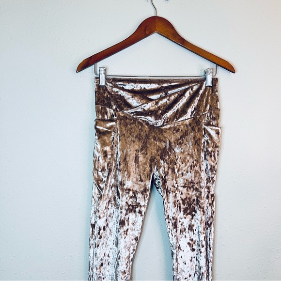 Fabletics Women’s Hi Rise Crushed Velour Crossover Teddy Leggings Sz M NWT - Picture 6 of 12